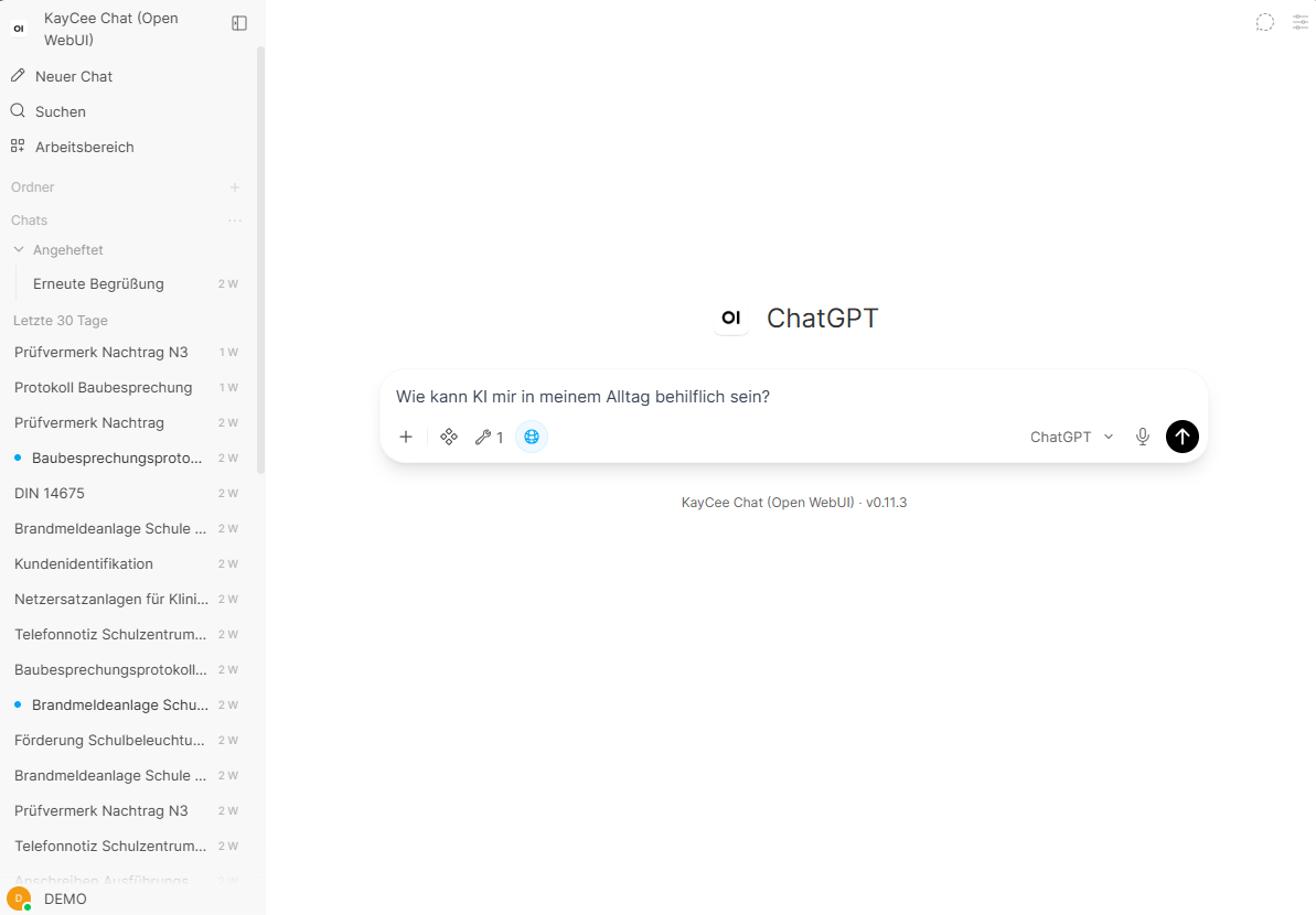 KayCee Chat (Open WebUI): Startseite mit Chatverlauf und Eingabefeld
